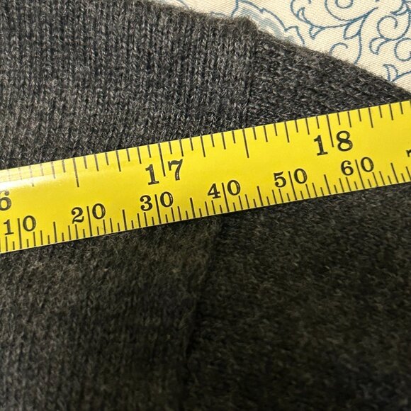 Banana Republic Grey V-Neck Sweater - Wool, Silk, Cashmere Blend - Men's Med - Picture 8 of 10